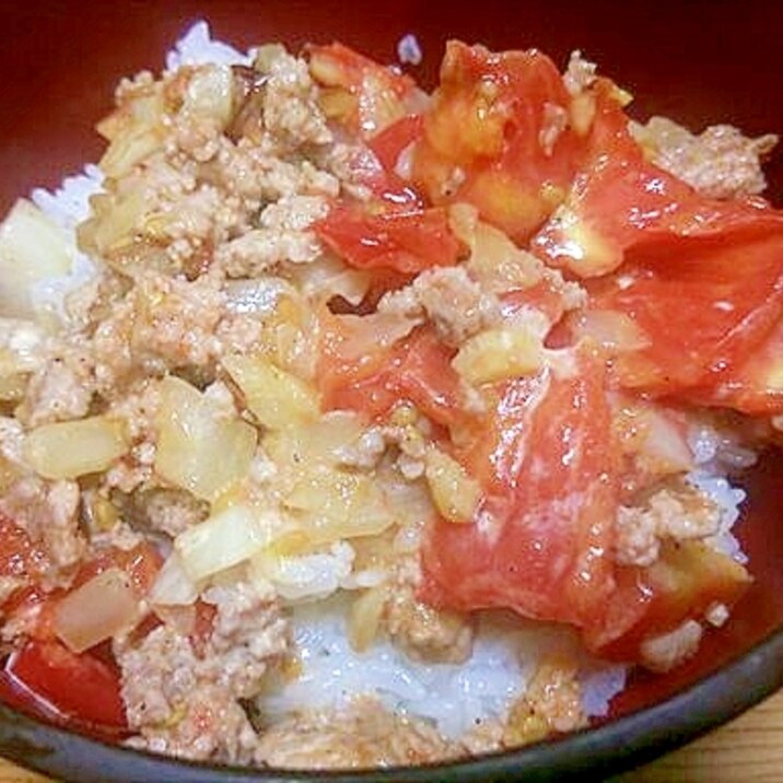 豚ひき肉のトマト丼・マヨケイジャン風味